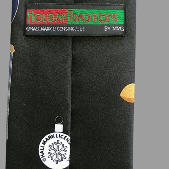 🎄Christmas tie Hallmark Holiday Traditions⛄ - Picture 3 of 8